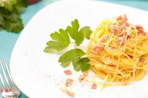 Как подавать спагетти карбонара